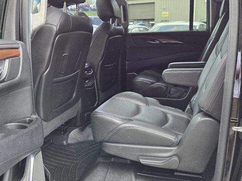 Used 2016 Cadillac Escalade ESV Luxury image 13