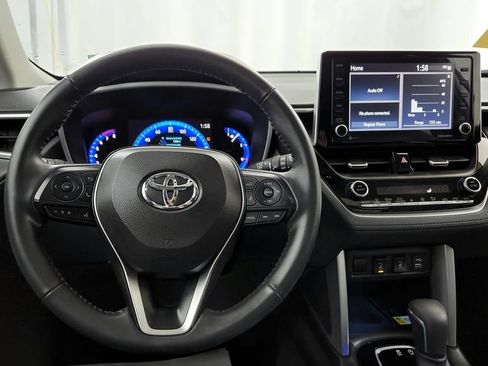 Used 2022 Toyota Corolla Cross XLE w/ Convenience Package AWD/4WD image 28
