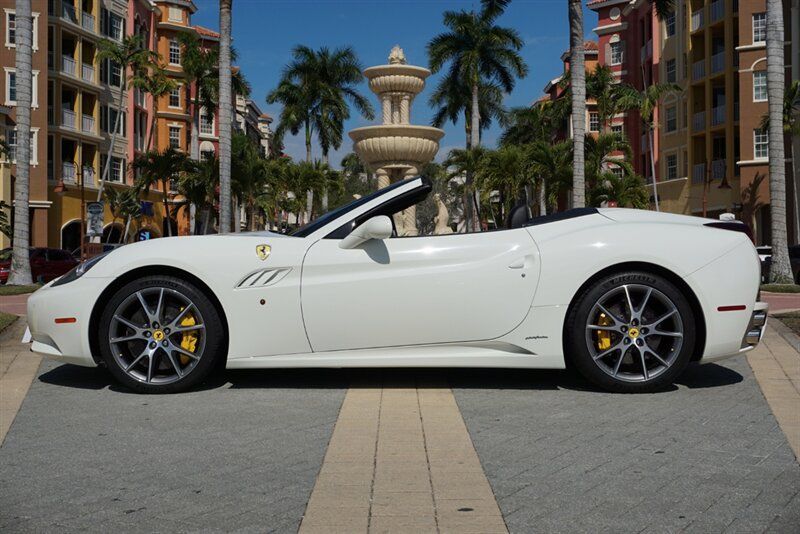 Used 2014 Ferrari California RWD image 5