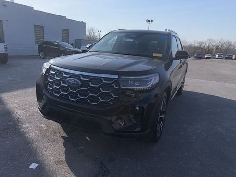 Used 2025 Ford Explorer Platinum w/ LUX Leather Package image 2