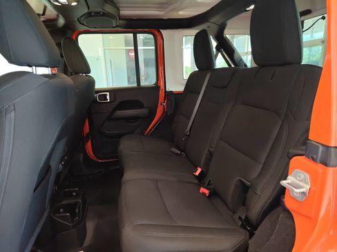 Used 2020 Jeep Wrangler Unlimited Sahara w/ Uconnect 4C Nav & Sound Group AWD/4WD image 11