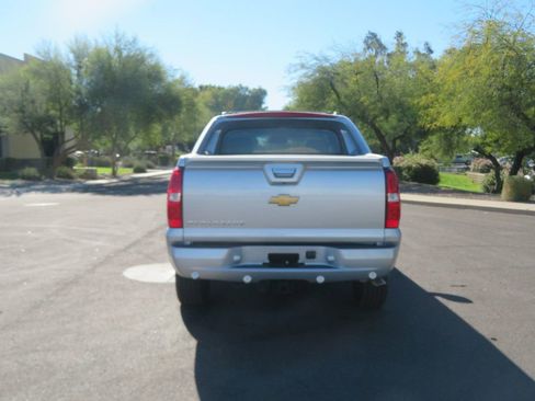 Used 2013 Chevrolet Avalanche LS image 12
