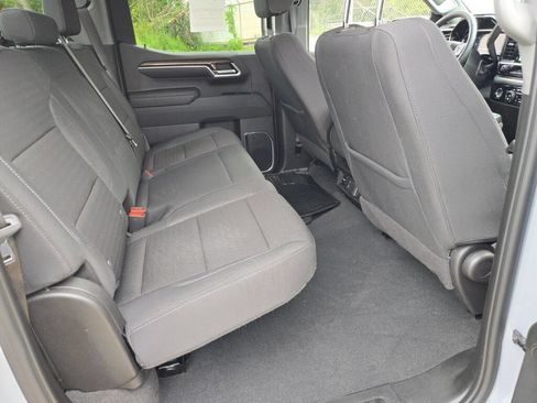 Used 2024 Chevrolet Silverado 1500 LT AWD/4WD image 9