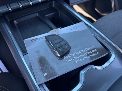 Used 2025 GMC Acadia Elevation image 37