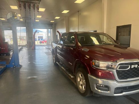 Used 2025 RAM 1500 Big Horn AWD/4WD image 1