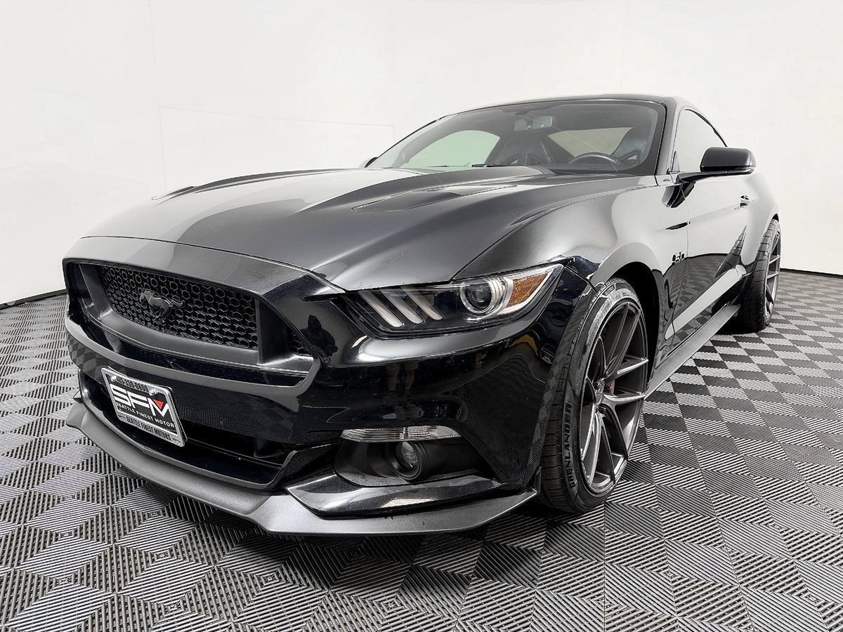 Used 2017 Ford Mustang GT Premium w/ GT Performance Package RWD image 3