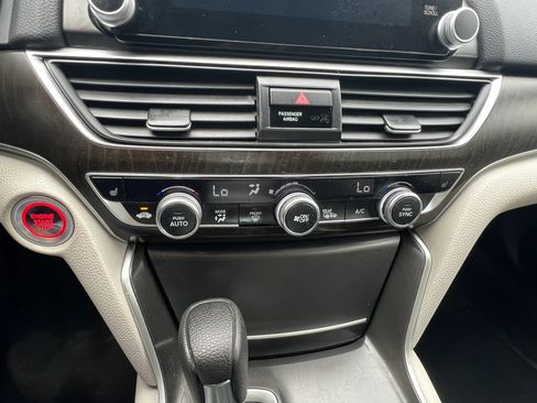 Used 2018 Honda Accord EX image 22