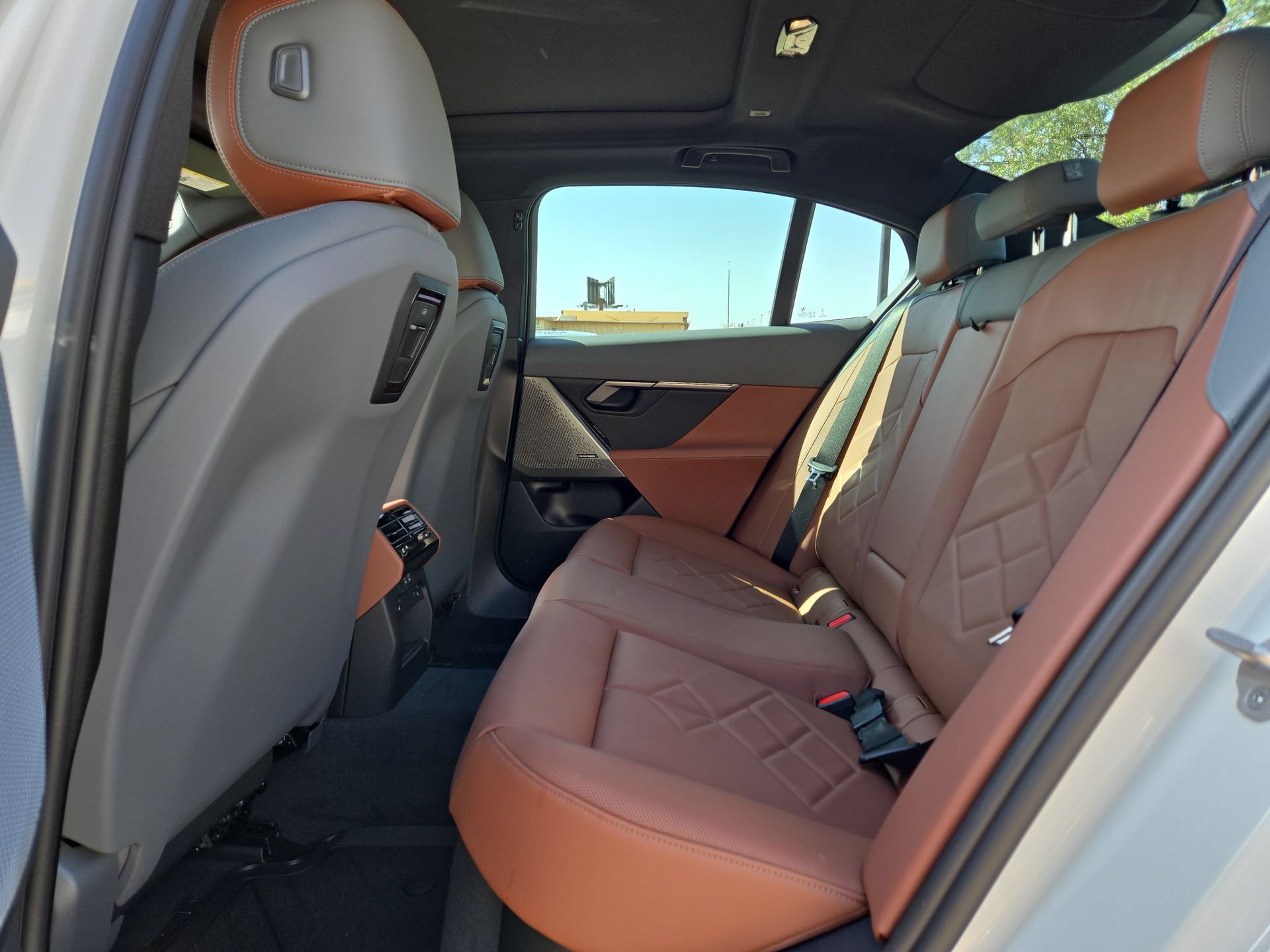 New 2027 BMW 550e xDrive AWD/4WD image 13