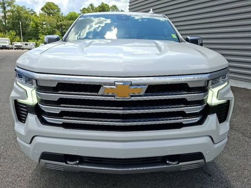 Used 2025 Chevrolet Silverado 1500 High Country w/ Technology Package AWD/4WD image 8