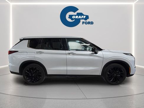 Used 2023 Mitsubishi Outlander SE Black Edition AWD/4WD image 9
