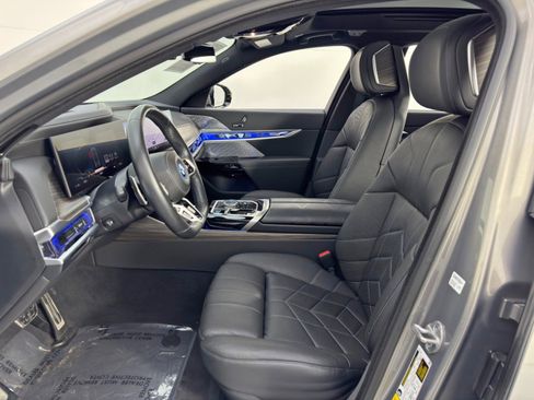 Used 2023 BMW i7 xDrive60 image 17