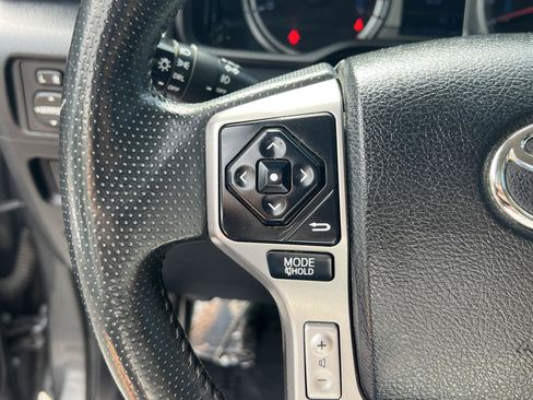 Used 2017 Toyota 4Runner SR5 AWD/4WD image 32