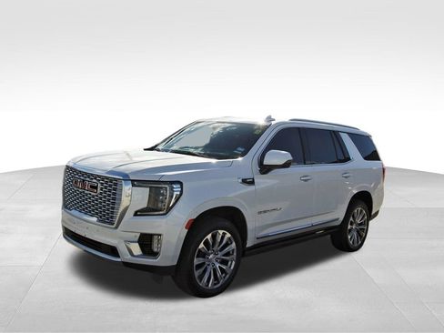 Used 2021 GMC Yukon Denali w/ Denali Premium Package image 2