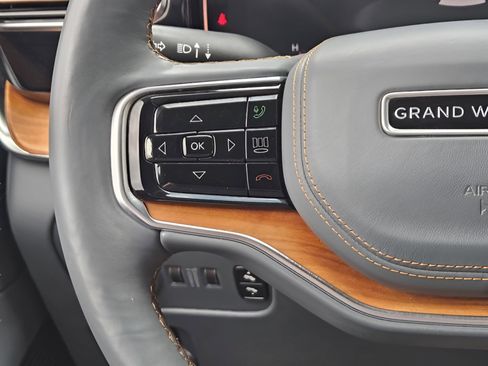 Used 2023 Jeep Grand Wagoneer Series III image 26