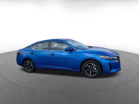 Used 2025 Nissan Sentra SV image 2