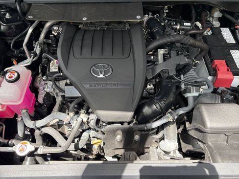 Used 2025 Toyota Highlander LE FWD image 35
