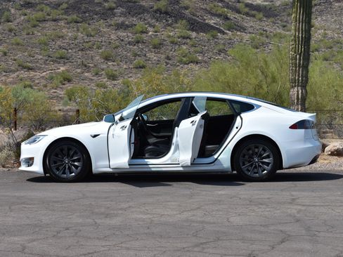 Used 2020 Tesla Model S Performance AWD/4WD image 5