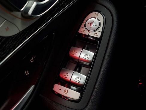 Used 2022 Mercedes-Benz GLC 300 4MATIC image 21