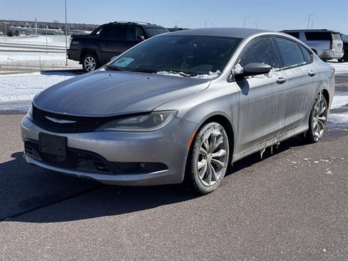 Used 2015 Chrysler 200 S image 1