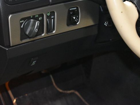 Used 2004 Ford Thunderbird image 20