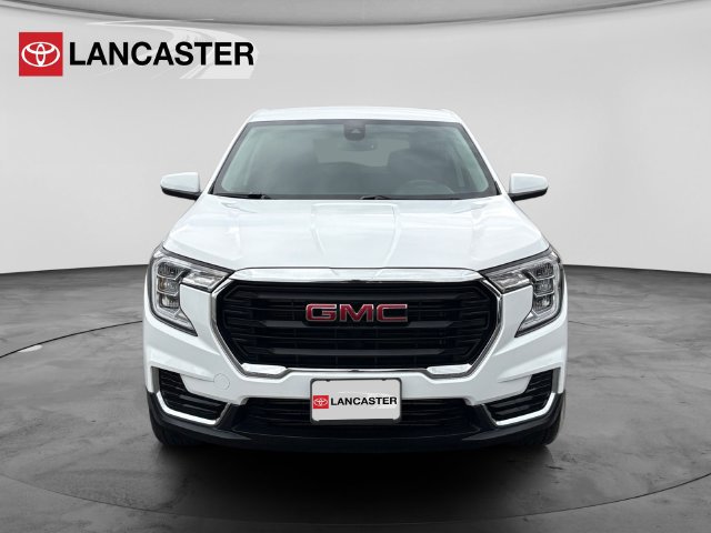 Used 2024 GMC Terrain SLE FWD image 2
