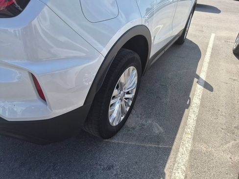 Certified 2024 Cadillac XT4 Luxury FWD image 10