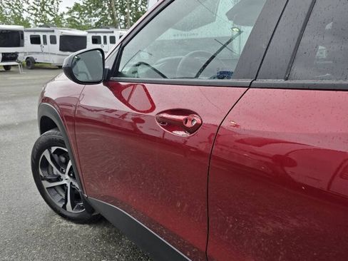 Used 2025 Chevrolet Trax RS FWD image 4