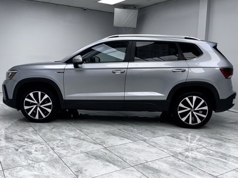 Used 2024 Volkswagen Taos SE image 9