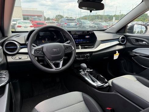 New 2026 Chevrolet Trax LT w/ LT Convenience Package FWD image 14