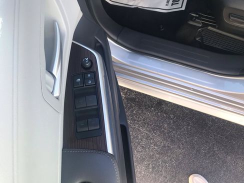 Used 2022 Toyota Sienna XLE FWD image 12
