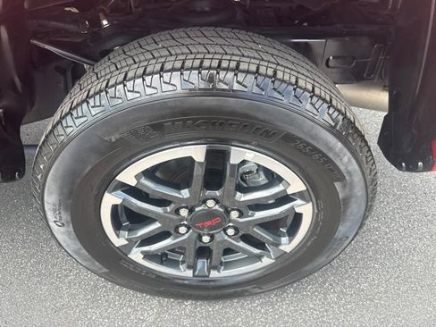 Used 2025 Toyota Tacoma TRD Sport AWD/4WD image 11