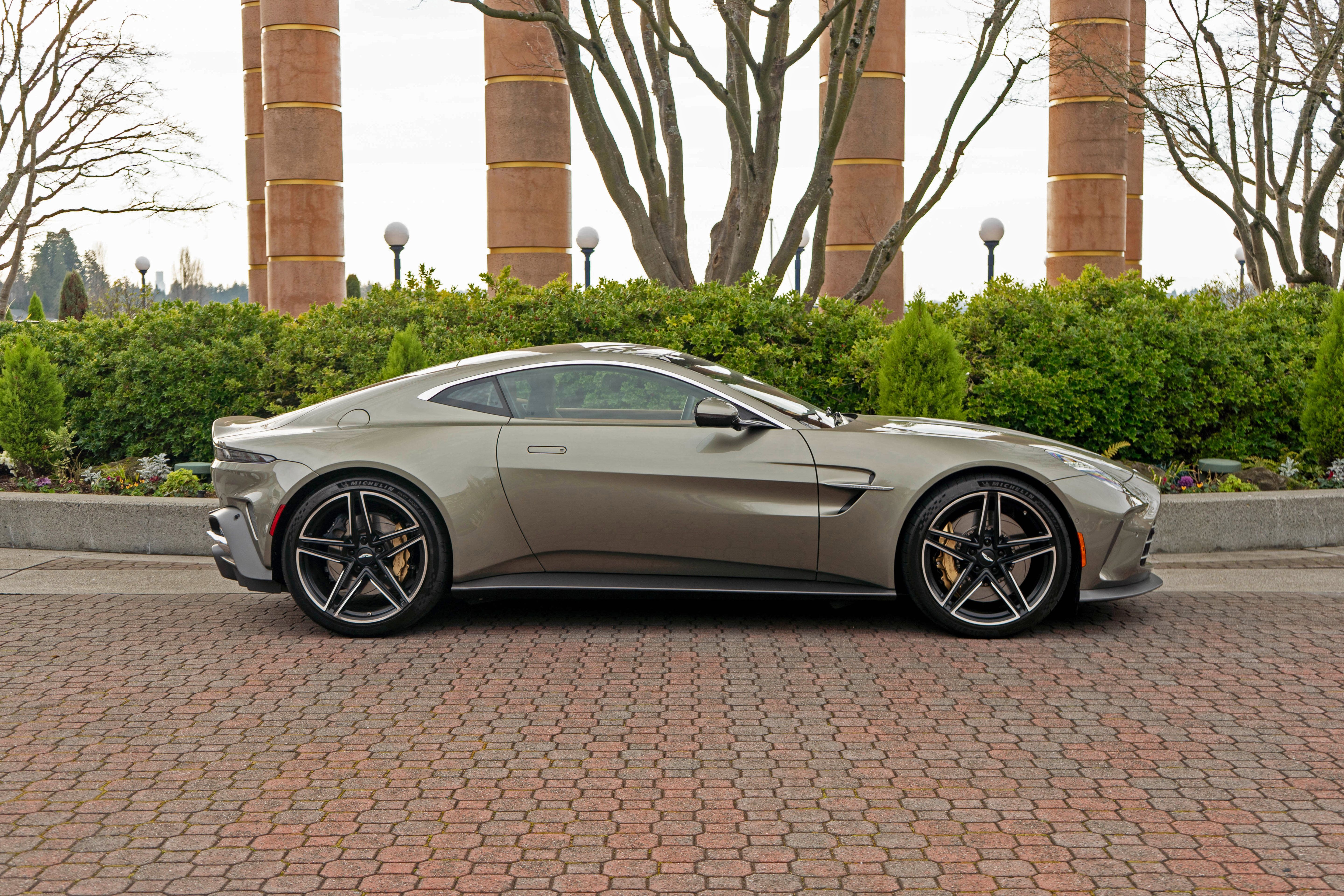 Used 2025 Aston Martin V8 Vantage Coupe RWD image 41