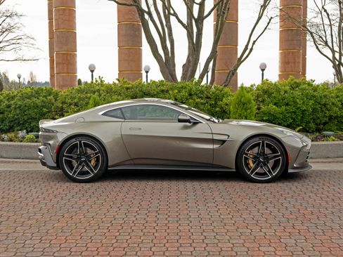 Used 2025 Aston Martin V8 Vantage Coupe image 41