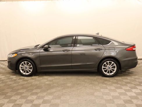 Used 2020 Ford Fusion SE image 2