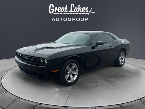 Used 2022 Dodge Challenger SXT image 1