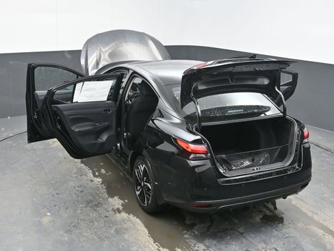 New 2025 Nissan Versa SR image 43
