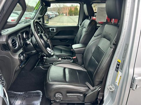 Used 2023 Jeep Wrangler Sahara w/ Cold Weather Group image 17