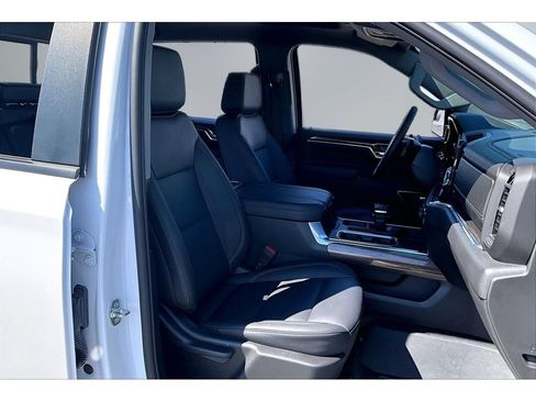 Used 2024 Chevrolet Silverado 1500 LT Trail Boss w/ Convenience Package II AWD/4WD image 30