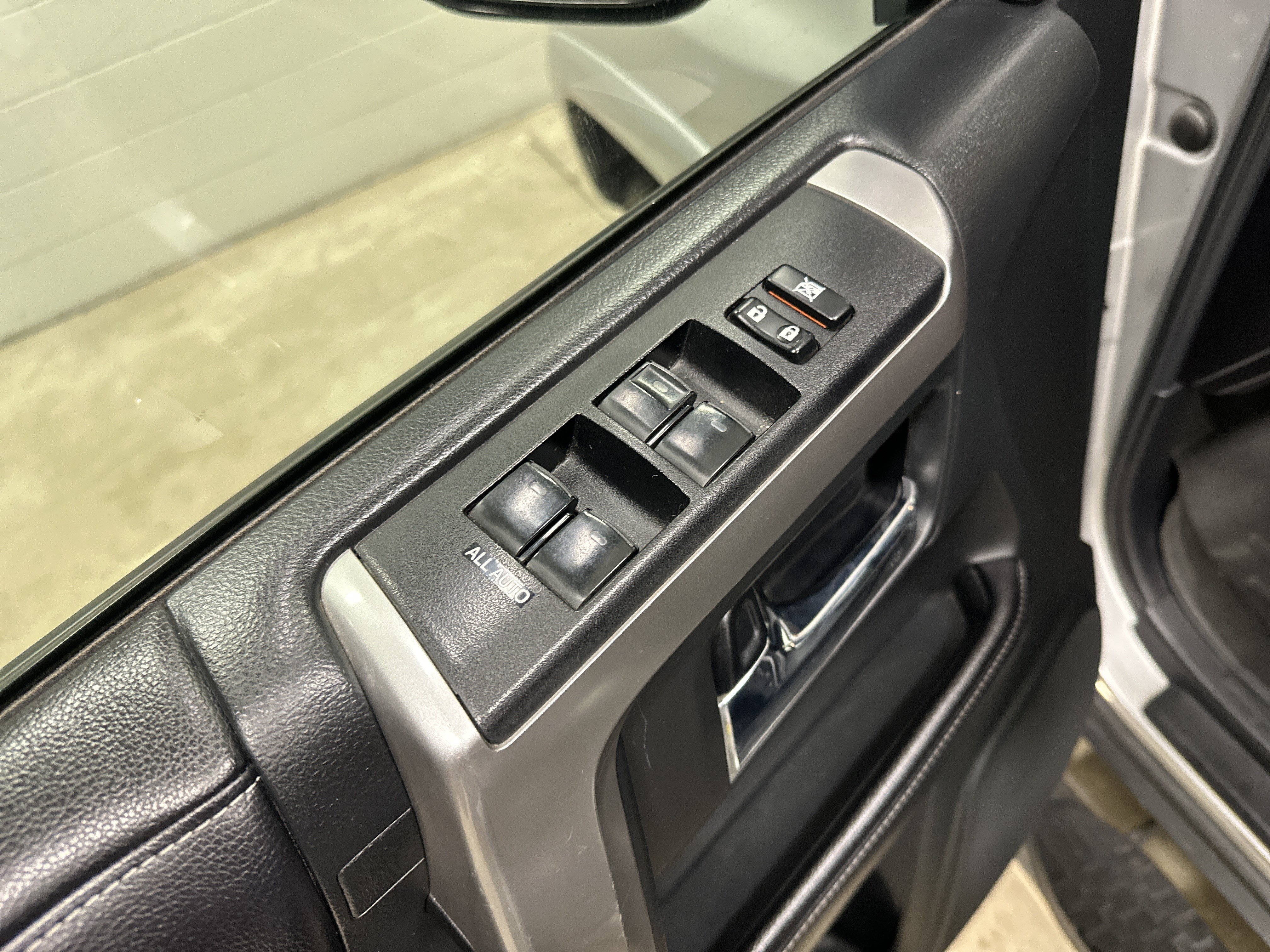Used 2016 Toyota 4Runner SR5 Premium w/ Convenience Package AWD/4WD image 15