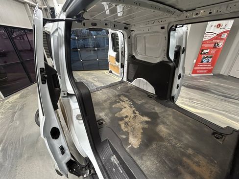 Used 2018 Ford Transit Connect XLT image 37