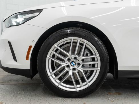 Used 2025 BMW 540i xDrive AWD/4WD image 31