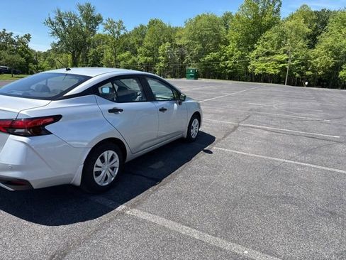 Used 2024 Nissan Versa S FWD image 8