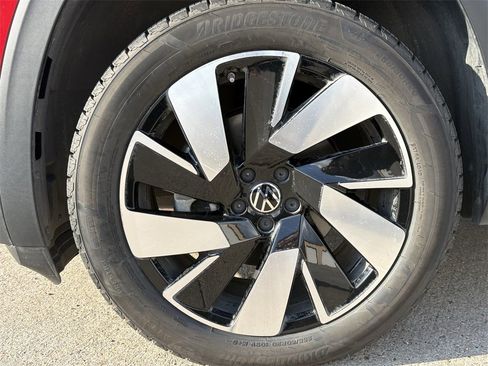 Used 2024 Volkswagen Atlas Cross Sport SEL image 9