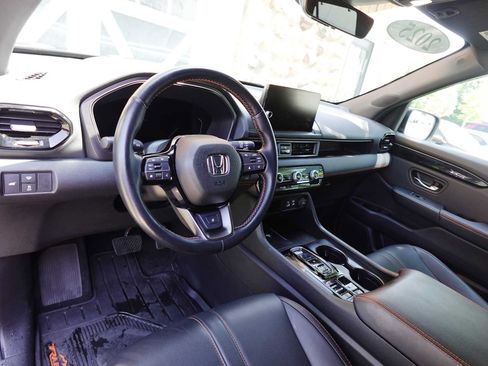 Used 2025 Honda Pilot TrailSport image 15