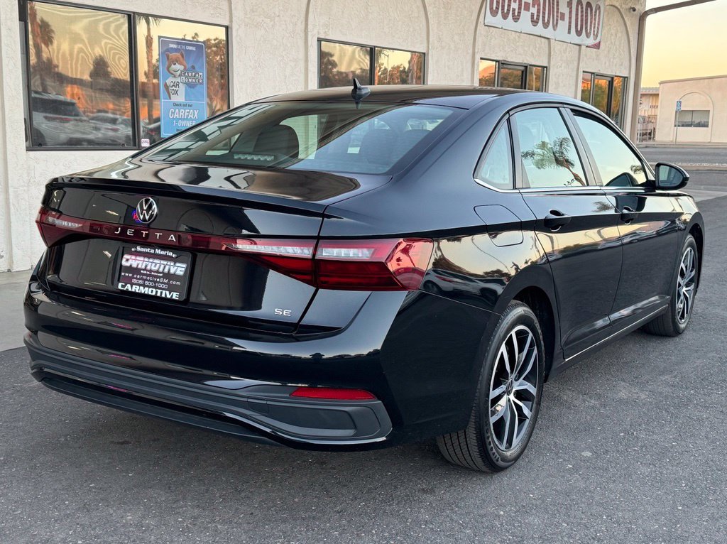 Used 2025 Volkswagen Jetta SE FWD image 4