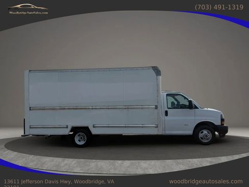 Used 2021 GMC Savana 3500 Extended w/ Power Convenience Package RWD image 2