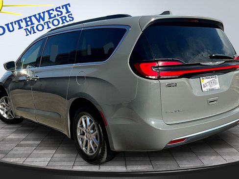 Used 2022 Chrysler Pacifica Touring-L FWD image 4
