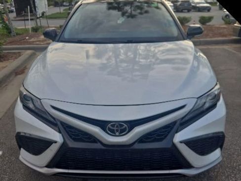 Used 2022 Toyota Camry XSE FWD image 3