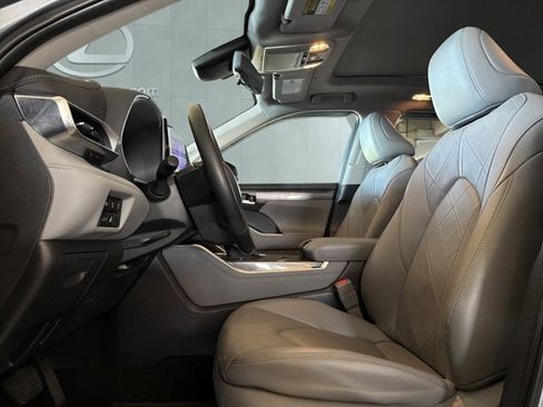 Used 2023 Toyota Highlander Platinum image 9