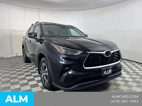 Used 2023 Toyota Highlander XLE FWD image 4